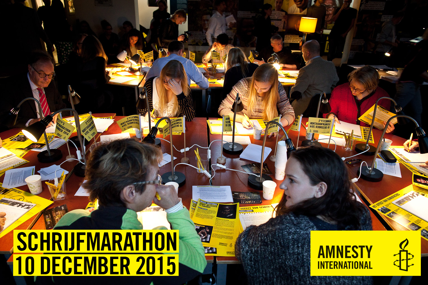 Sfeerbeeld van de Schrijfmarathon 2015 in het Amnesty-huis te Amsterdam